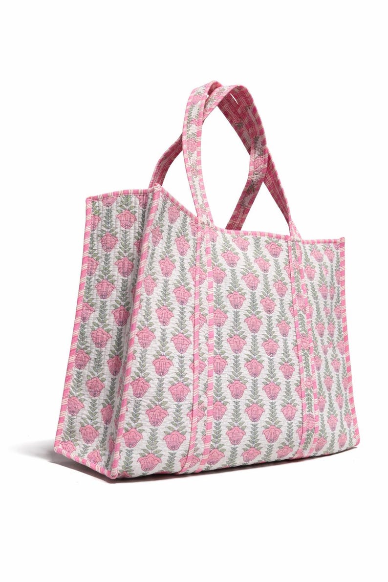 Handtryckt quiltad bomullsväska, rosa blommig reseväska bild 3