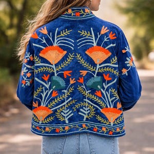 Blaue Samt Suzani bestickte Jacke Handgefertigtes Blumenmuster Bild 2