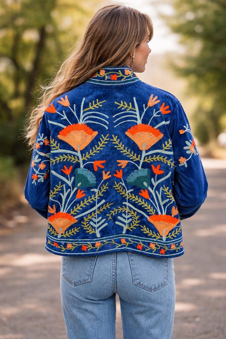 Blaue Samt Suzani bestickte Jacke Handgefertigtes Blumenmuster Bild 2