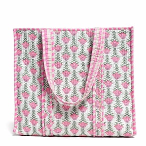 Handtryckt quiltad bomullsväska, rosa blommig reseväska bild 4