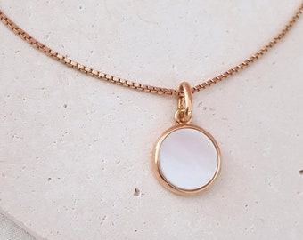 Round mother-of-pearl necklace | 18K Gold Plated | Minimalist mother-of-pearl necklace | Mother-of-pearl jewelry | Romantic jewelry for her | Actaea necklace