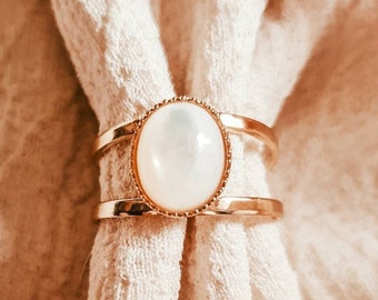 Dubbel pärlemorring | Pärlemorring i guld | 14K guldpläterad ring | Naturlig pärlemorring | Romantisk guldring | Vit pärlemorring | TETHYS-ring