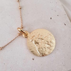 Collier avec pendentif Vierge Notre Dame du Mont Carmel, plaqué or