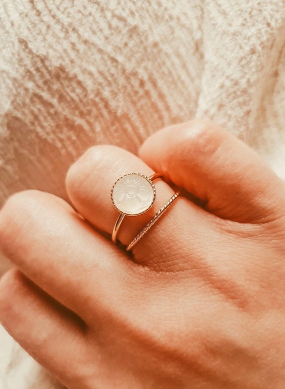Bague Gravée Pierre de Lune | Bague Gravée Or | Bague 14K Plaquée Or | Bague Pierre de Lune Blanche | Bague Fleur Gravée | Bague ROSAE