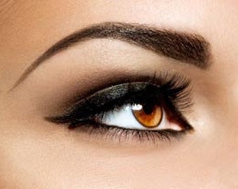 Aceite para realzar las cejas