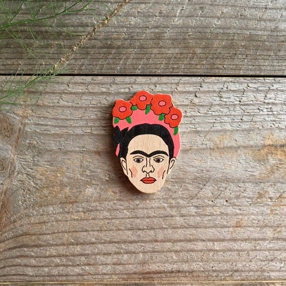 Frida Kahlo art pin / Flower wooden brooch / Famous artist | Etsy