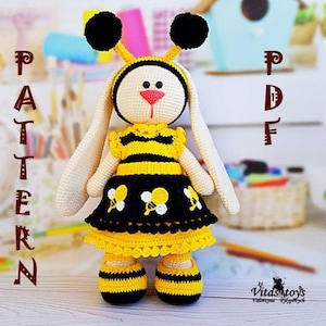 Jouet d&#39;habillage au crochet Vêtements en tricot lapin Amigurumi bunny girl Anglais