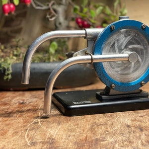 BOMBA DE ÓLEO Vintage da HEMA - modelo educacional em escala de corte de motor