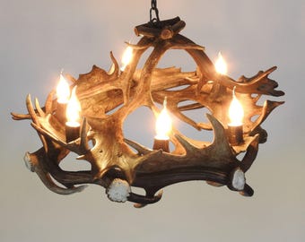 Lampadario moderno con corna di daino