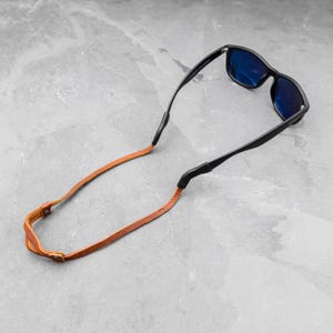 Correa de cuero marrón ajustable y delgada para gafas de sol, correa para gafas de sol