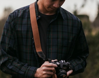 Camera Strap - Crossbody Tan/Black Leather Camera Strap for DSLR/SLR camera, DSLR Camera Strap. Canon camera strap. Nikon camera strap