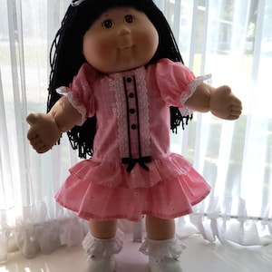BLE/TRU Cabbage Patch Puppenkleidung, 50 cm großes, knielanges Kleid in Creme/Rost mit tiefer Taille, handgefertigte Toys R Us Puppenkleidung, versandkostenfrei