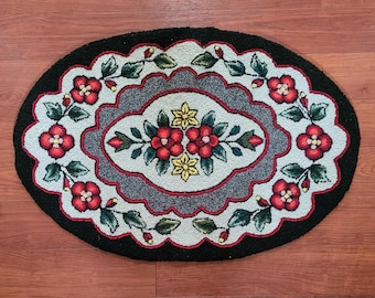 Tappeto floreale vintage fatto a mano: decoro cottage rosso, giallo e nero (35x25)
