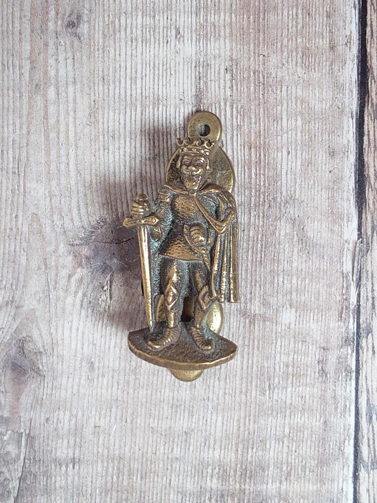 キングアーサーヴィンテージの古びた真鍮製ドアノッカー、小型の