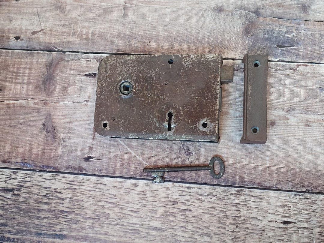 Vintage Heavy Iron Rim Lock With Key and Keep - Etsy
