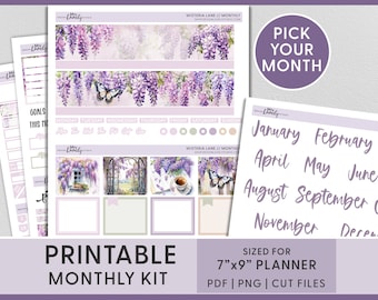 Peut inclure: Kit de planificateur mensuel imprimable avec un motif floral violet et blanc. Le kit comprend une variété d'autocollants, dont un papillon, une tasse de café et une fenêtre avec vue sur un jardin. Le kit est conçu pour un planificateur de 17,8 cm x 22,9 cm et comprend des fichiers PDF, PNG et de découpe.