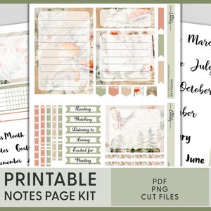 Op de afbeelding: Een afdrukbare notitiepagina-kit met een bos thema. De kit bevat gelinieerde pagina's, gewoontetrackers en decoratieve elementen met paddenstoelen en bloemenontwerpen. Tekst bevat "Lezen", "Kijken", "Luisteren", "Liefhebben", "Opgewonden voor", "Willen" en de maanden van het jaar.