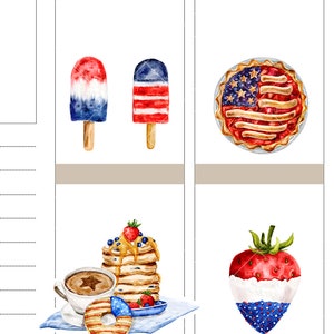 Op de afbeelding: Vier aquarel illustraties van Amerikaans eten en desserts. De eerste afbeelding toont twee rood-wit-blauwe ijslolly's. De tweede afbeelding toont een rood-wit-blauwe taart met een korst. De derde afbeelding toont een stapel pannenkoeken met bosbessen en aardbeien, een kop koffie en een donut met rood-wit-blauwe glazuur. De vierde afbeelding toont een aardbei met rood-wit-blauwe glazuur.