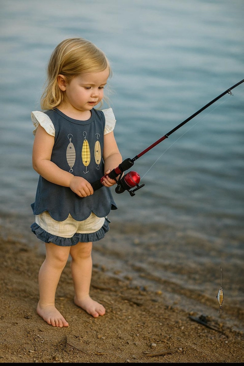 Girls applique short set. Three fish applique short set with ruffle shorts. Summer short set. Fishing short set