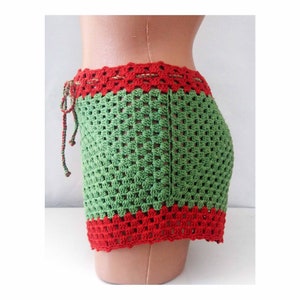 Pantaloncini all&#39;uncinetto, Pantaloncini con coulisse, Pantaloncini quadrati della nonna colorati fatti a mano all&#39;uncinetto