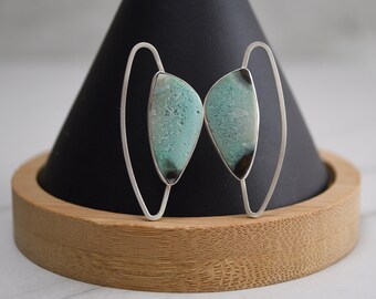 Örhängen i sterlingsilver med opaliserat trä: Modern geometrisk design