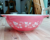 Large Pink Pyrex 39 Gooseberry 39 mixing bowl 33cm c50 60 39 s Kichenalia