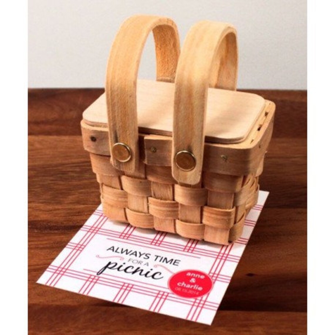 The mini picnic basket containing dredged x6 Etsy