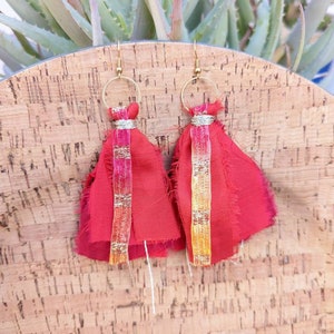 Sari Seide Ohrringe, Geschenk, Urlaub, leicht, recyceltes neues Material, Messing