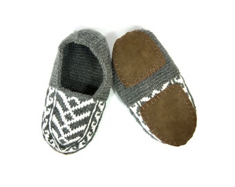 Gray & White, Women's 8-10.5, House Slippers WITH Suede Soles. Non-slip knitted slippers. Lounge socks. Hand-knit. US Shipping