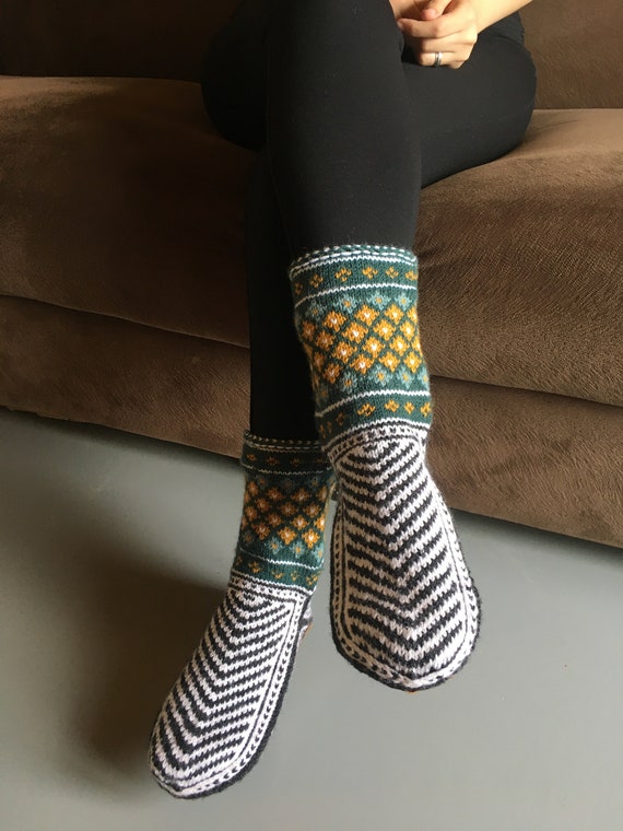 Womens EU 38 40 US 8 10 Charcoal Mustard Mukluk Hand knit