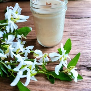 Honeysuckle & Jasmine Soy Wood Wick Candle // Spring Summer Candle // Floral // Vegan