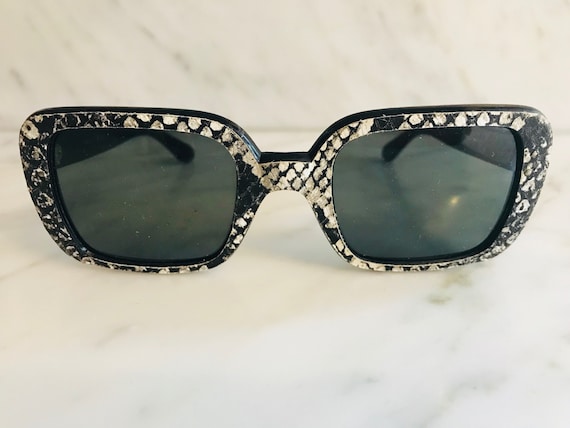 Occhiali da sole o occhiali oftalmici vintage neri pelle di