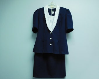 Vintage Two Piece Navy Blue Dress by Jenny Size 10 with White Lace Trim In Excellent Vintage Condition