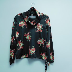 Vintage Black with Red Paisley Design Cowl Neck Collar Size Medium