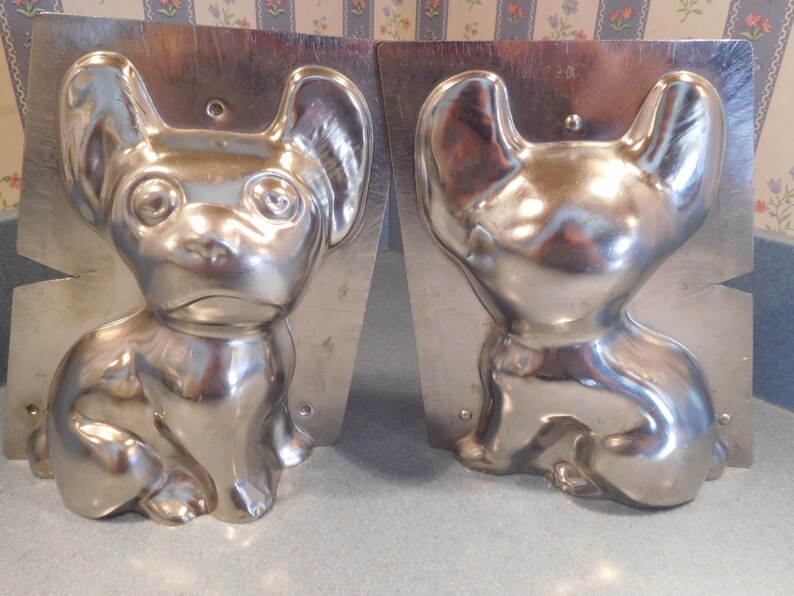 Sitting Bulldog by Weygandt 290 Vintage Metal Candy Mold image 2