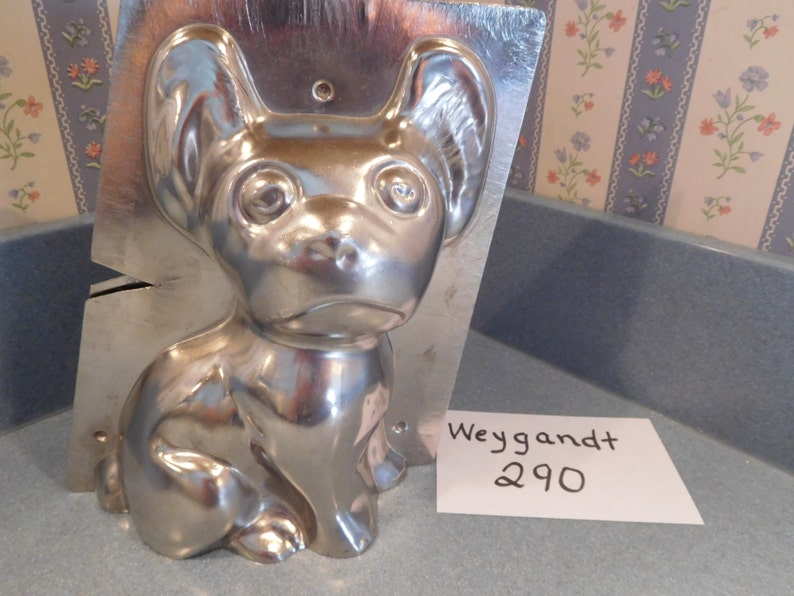 Sitting Bulldog by Weygandt 290 Vintage Metal Candy Mold image 1