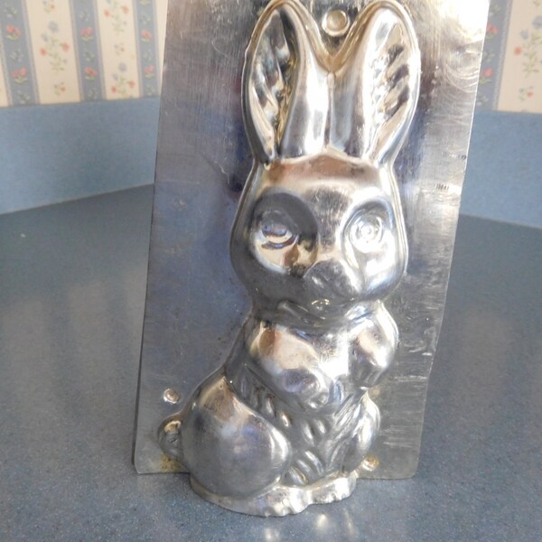 Bunny Sitting Up by Weygandt #504 Vintage Metal Candy Mold