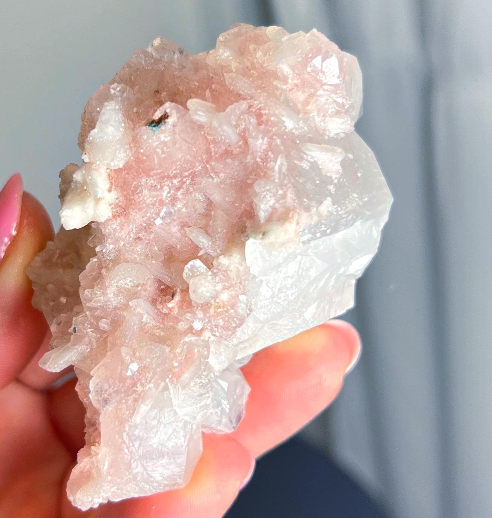 Spécimen Minéral – Apophyllite, Quartz Et Okénite – Inde – 420g – 12x8 Cm