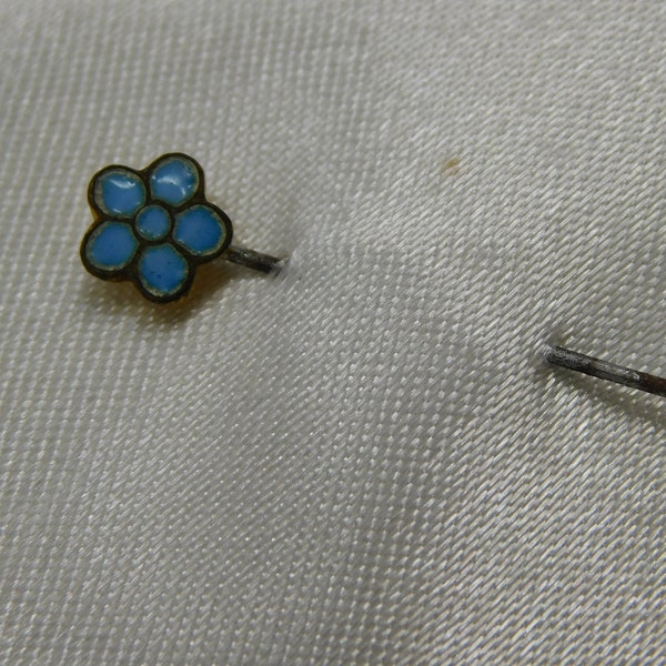 how to wear a vintage tie pin