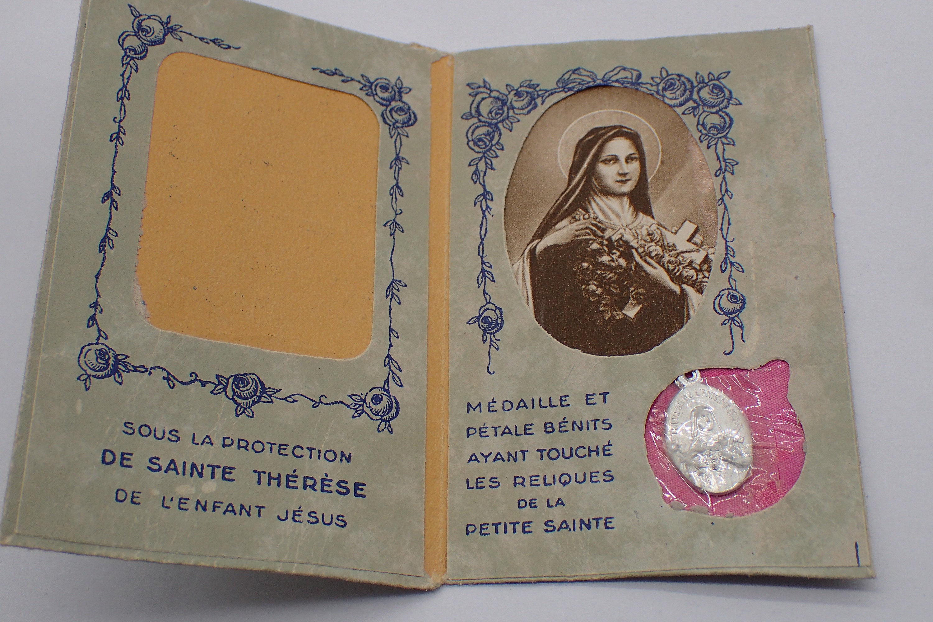 Imagerie Vintage Religieuse avec Pendentif