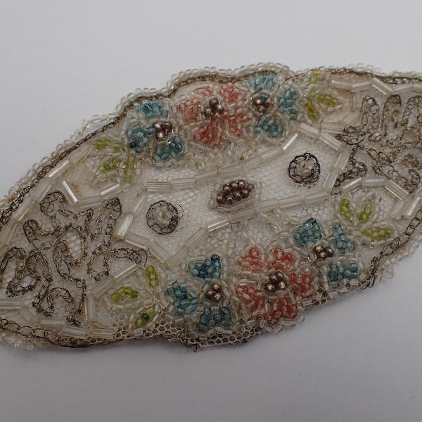 décoration d'habit art nouveau ,broderie,dentelle,perles