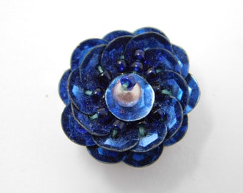 vintage blue daisy button cover