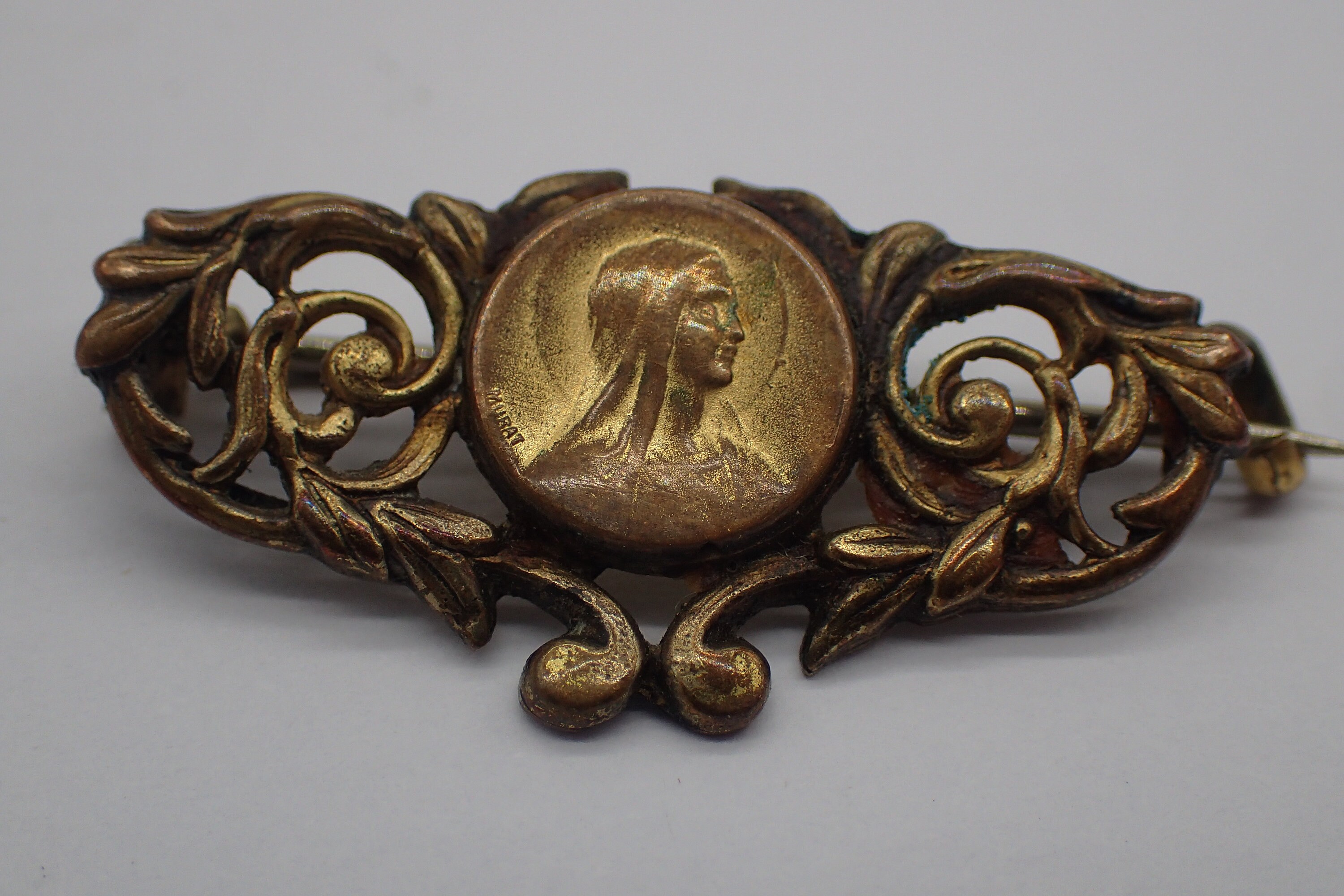 Broche Vintage Religieuse