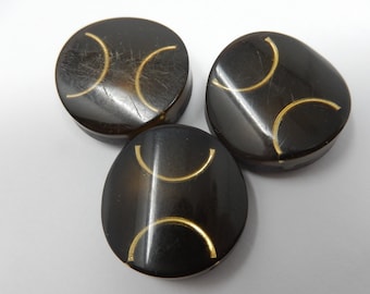 Three buttons, diameter 2.7 cm, vintage