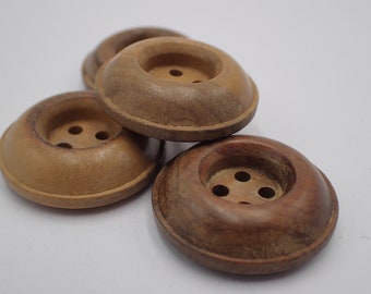 quatre boutons vintage en bois