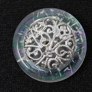Vintage flake button, 2.8 cm diameter