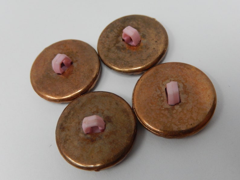 Four pink buttons circled diameter 2.2 cm
