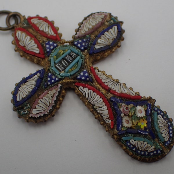 crucifix ,pendentif vintage en micro mosaïque