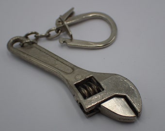 porte clé vintage ,clé à molette miniature