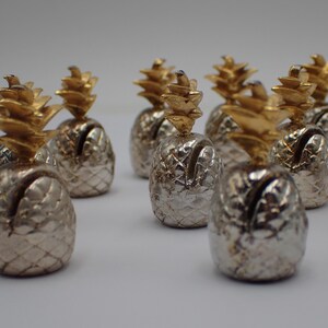 Doce etiquetas de nombre vintage con forma de piña plateada